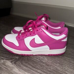 Nike Dunk "Active Fuchsia"